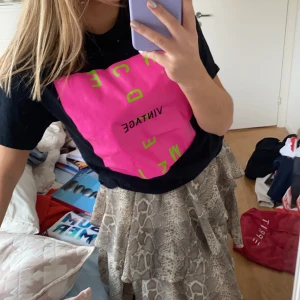 T-shirt - Sjukt cool t-shirt med tryck från Asos , reclaimd vintage. Tycker om den jättemycket men den kommer inte till användning.