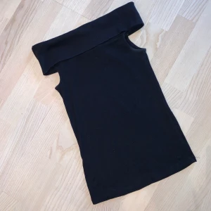 Topp/linne  - Topp/linne i storlek XS. Säljer för 40kr & frakt tillkommer 🌸