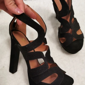 Klackar  - Oanvända. Storlek 36 från hm 