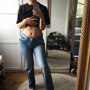 Dolce jeans - Nice stonewashed dolce jeans med bälte funkar dom för mig som e S lite stora i midjan annars sitter dom bra!