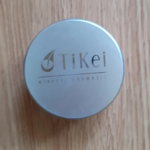 Tikei mineral puder foundation  - Säljer en oöppnad Tikei foundation i puderform, i färgen Neutral 3. På hemsidan www.Tikei.se kan ni läsa mer om produkten. 169 kr nypris. Mitt pris 100 kr, frakt ingår🌸