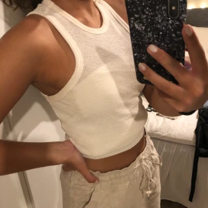 Trendigt vitt linne - Superfint och somrigt vitt linne från Bershka ❤️hör av er vid fler frågor eller bilder🥰🥰