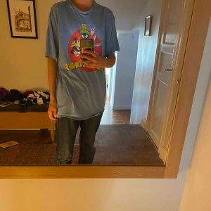  - Jättefin retro tröja med text från Usa och lite använd. 