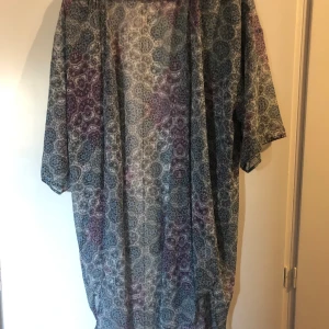 Tunn kofta/kimono storlek M - I väldigt fint skick