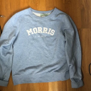 Morriströja  - Morriströja i superfin färg! Säljer då jag vuxit ur den. 