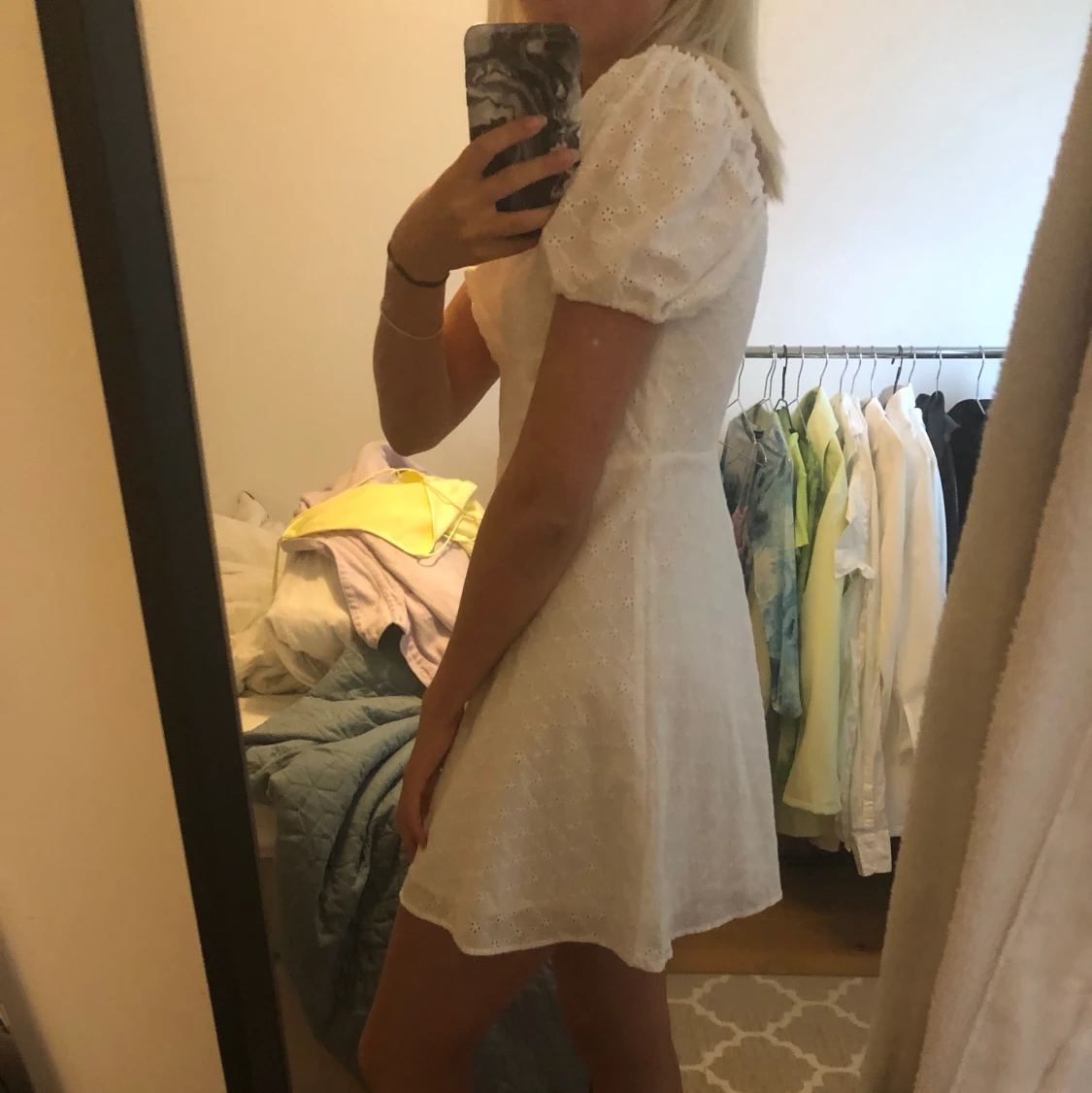 Vit broderad miniklänning, strl 38 - 90