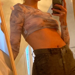 skitsnygg meshtopp - säljer denna helt oanvända meshtoppen från missyempire! säljer pga att den inte är min stil och jag tycker att den förtjänar att bli använd💕💕 FRAKTEN INGÅR I PRISET!!🌼👼🏼👼🏼