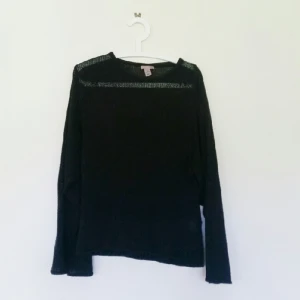  - Svart stickad tröja från h&m
