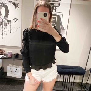  - En av mina favoritblusar! Är en M egentligen men passar en XS/S, är väldigt liten i storleken!   Skick: Använd, men inga tecken på det!   Kan skickas för 22 kr 💌