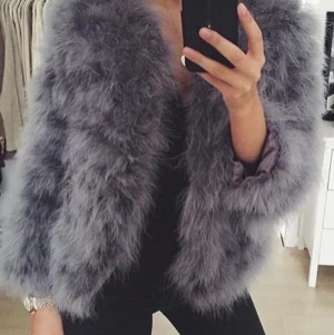 Grå pälsjacka - Bilden är tagen från Google då jag inte är hemma för att kunna ta kort på jackan men skickar bild om de skulle krävas