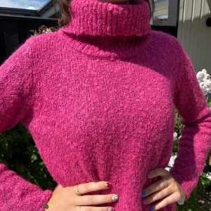 Tjocktröja - Polotjocktröja, vet ej märke. Fin rosa färg. Frakt exkluderad☺️
