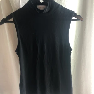 Topp - Fin polotopp från Sisters Point, storlek XS men passar även upp till S/M