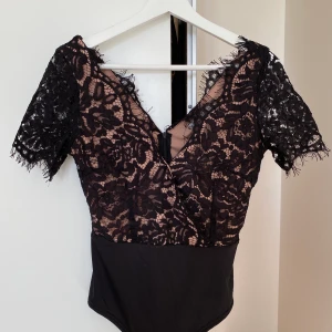 Ny body  - Helt ny body från Boohoo i strl S. Kan mötas upp i Västerås annars står köparen för frakt.