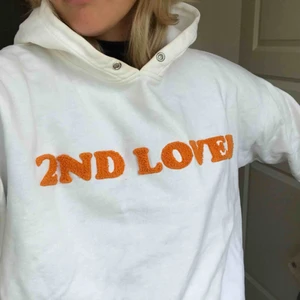  - Jättesnygg hoodie från 2ndday! Köpt för 700! Ni står för frakt 