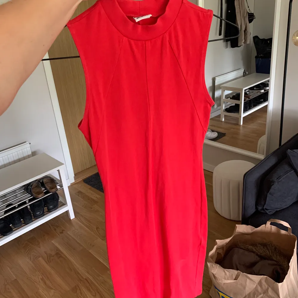 Röd tight klänning från Gina tricot. 100kr inklusive frakt. . Klänningar.