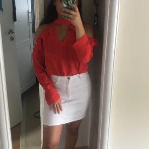 Helt ny blus från glamarous  - Helt ny blus med prislapp på, i storlek 38 sitter som en S