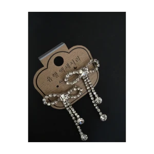 Örhängen  - Nya örhängen 49kr köparen står för frakten. 