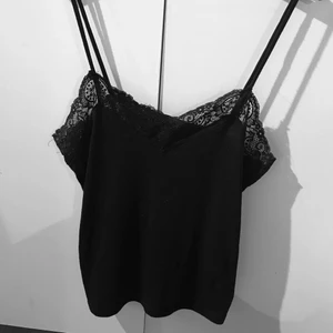 Svart spets linne - Superfint svart spets linne🦋 storlek L passar oxå M