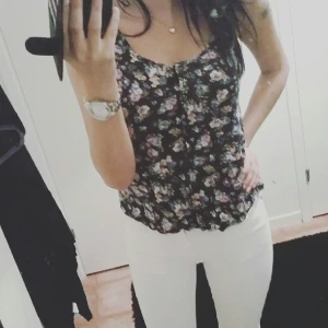  - nytt och oanvänt linne från Bikbok, storlek xs. kan fraktas :) 