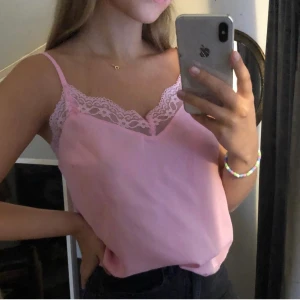 Fint spetslinne - Köpt i Malta förra året, nästantill oanvänd!