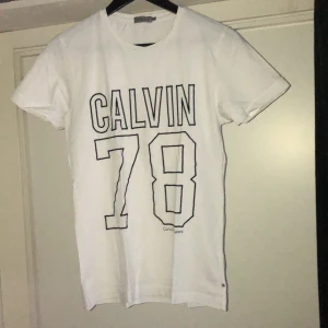 Calvin Klein tshirt  - Ass skön sitter mer som en s men tyvär växt ut
