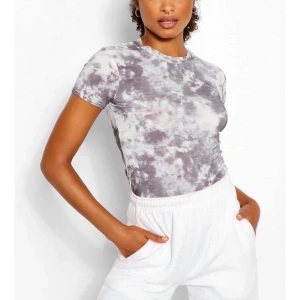 Tie dye liknande t-shirt  - Cool tie dye t-hirt🤩❤️ Liknande de två första bilderna🥰