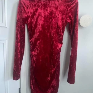 Klänning från Ginatricot  - I storlek XS. Köparen står för eventuell frakt! 🌸 hör av dig till mig om fler bilder önskas eller om du har någon fundering💕💕