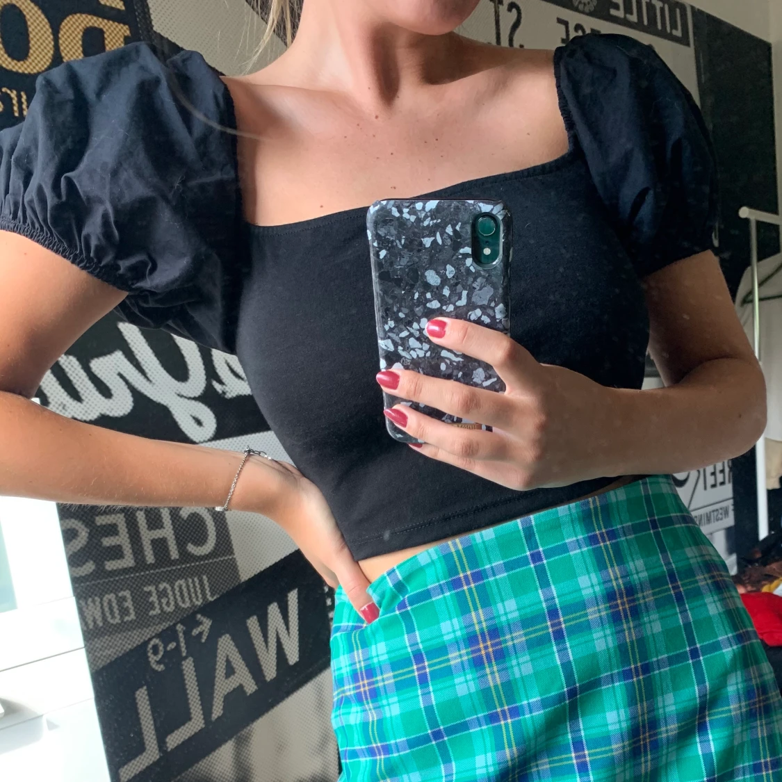 Svart topp med puffärmar från Zara