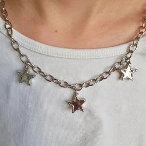 Stjärnhalsband - Handgjord stjärnhalsband som är 40 cm långt men kan göra det både kortare eller längre om det önskas ✨