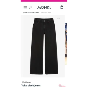 Jeans - Jag säljer mina widejeans från monki. Modellen heter Yoko och jeansen är i färgen svart. Storleken är 27 och den passar de som brukar ha ungefär storlek 36. Byxorna är inte använda mycket och är i bra skick. Säljer de för 250kr plus frakten 💕