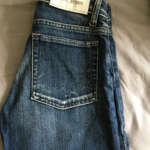 Acne jeans - Modell: hep pure. Rak modell. Använda 2 ggr. Finns i Stockholm, Söderort. Köparen står för frakt.