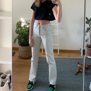 Slutsålda populära zara jeans - Ljusa raka jeans från zara!