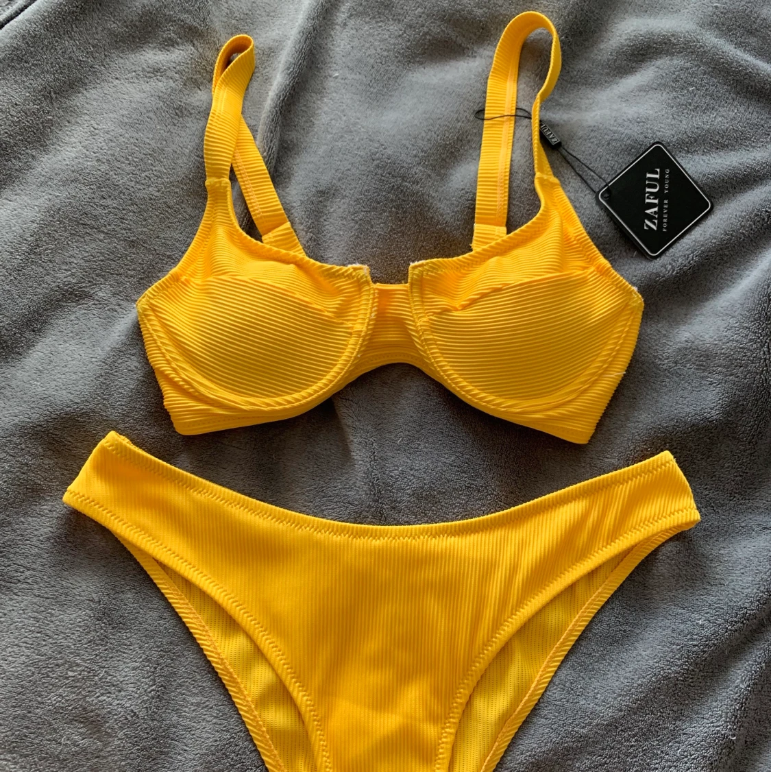 Gul reglerbar bikini