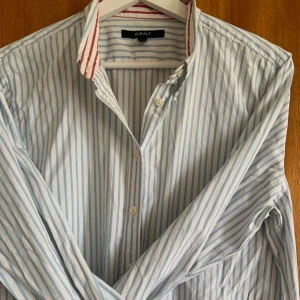  - Fin skjorta från Gant, kan mötas upp i Uppsala eller frakta! Hör av dig för frågor eller fler bilder 🥰