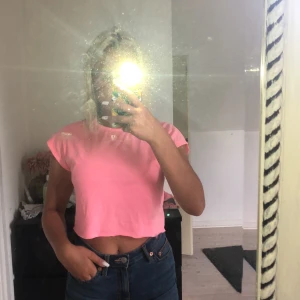 💞 -  säljer denna neon t-shirt och använd tre gånger och den är i mycket bra skick 💞