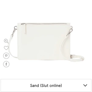 Vit Carin Wester väska  - Säljer denna jättefina väska pågrund av att jag har för många väskor! 🥰🥰 pris kan diskuteras 