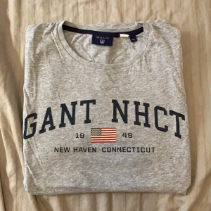 GANT T-shirt  - GANT T-shirt i storlek M (herr). 