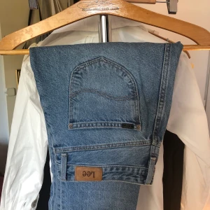 Lee jeans - Jeans från Lee, modell Mom Straight. W27 L31 ~ S. Frakt 60kr.