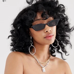 Cat Eye solglasögon från Asos!  - Snygga och trendiga solglasögon. Nästintill aldrig använda så i bra skick. 62 kr inkluderad frakt.