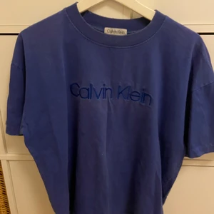 Vintage Calvin Klein oversized tshirt - Det här plagget är vintage, oversized, men i mycket bra kvalitet!