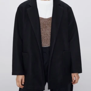 Oanvänd kappa - Helt oanvänd kappa i storlek xs med passar s, lappar finns kvar.