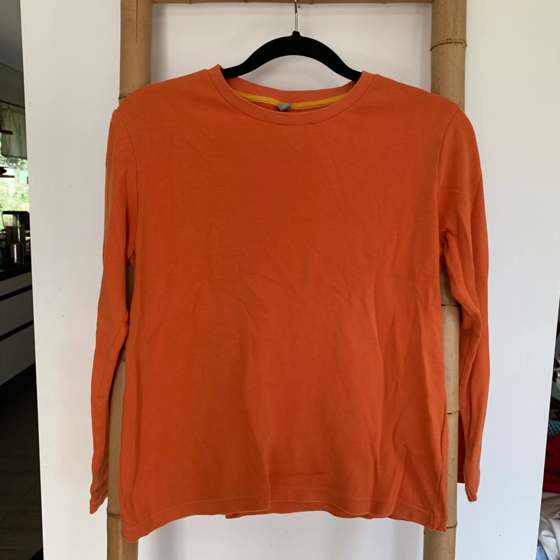 Orange croppad tröja