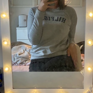 Tommy Hilfiger tröja! - Står ej storlek men skulle tippa på S! 150kr🥰