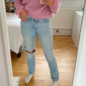 Jeans Strl 36 - Säljer dessa snygga jeans från mango strl 36! Använda ett par gånger, 250 kr inklusive frakt! 