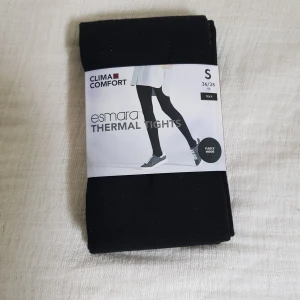 Thermal tights med fleece - Säljer ett par värmande tights från Esmara💖 Perfekta till vintern/hösten då de har extra fleece på insidan, för extra värme!