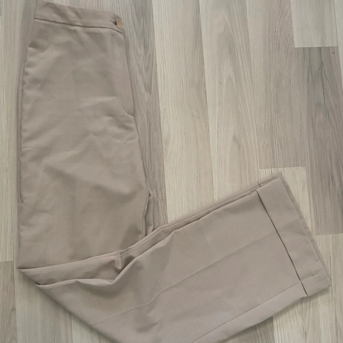 Beige, vida kostymbyxor - 91