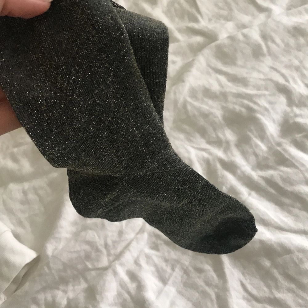 Oanvända glitterstrumpor från Part two! Säljer då jag har många, superfina! passar 36-41. Frakt 11kr. Accessoarer.