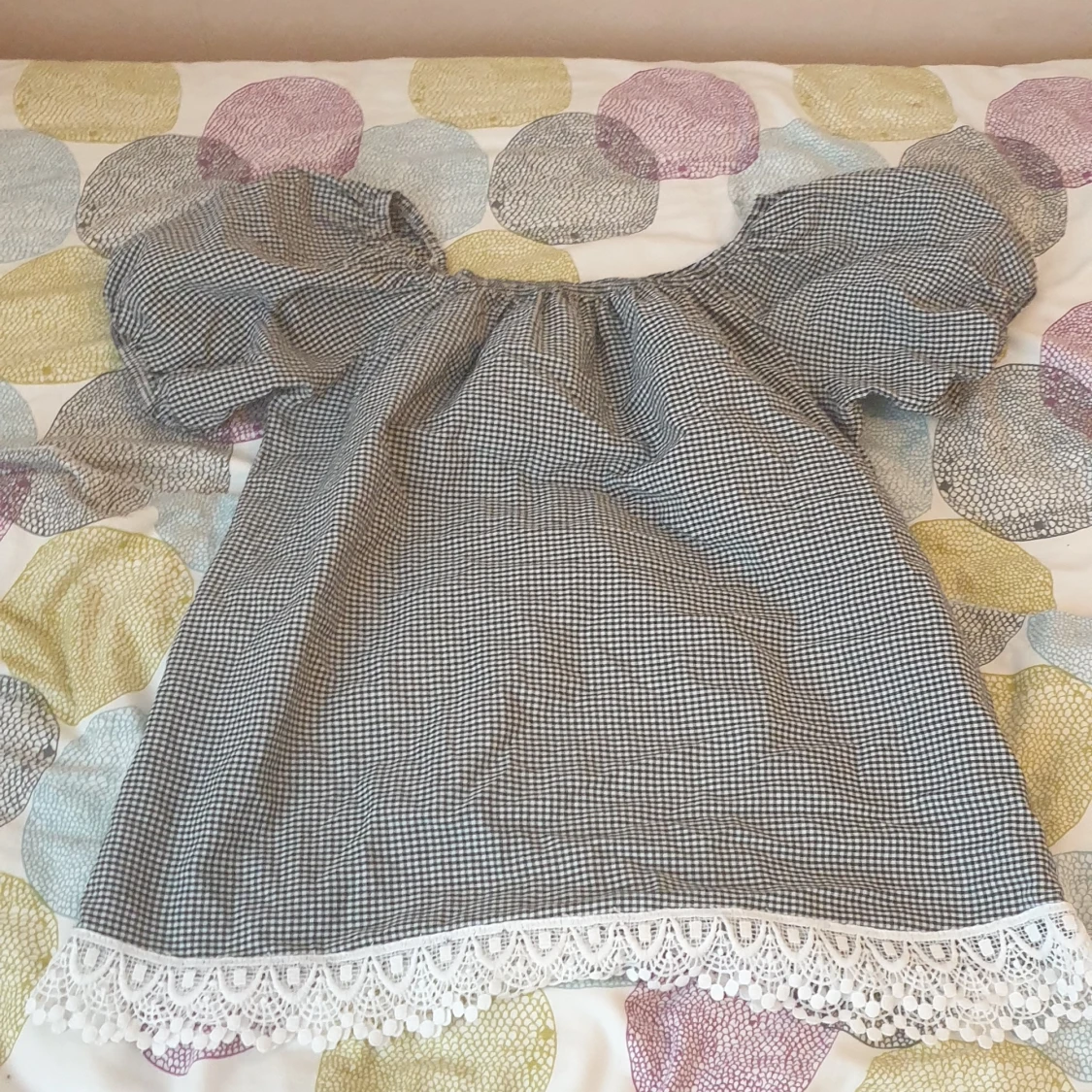 Rutig off shoulder topp