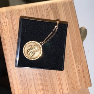 Ängelhalsband i 14k - Guld. Handgjord.