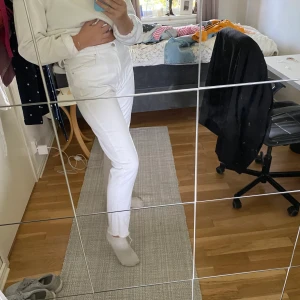 Vita jeans  - Används aldrig